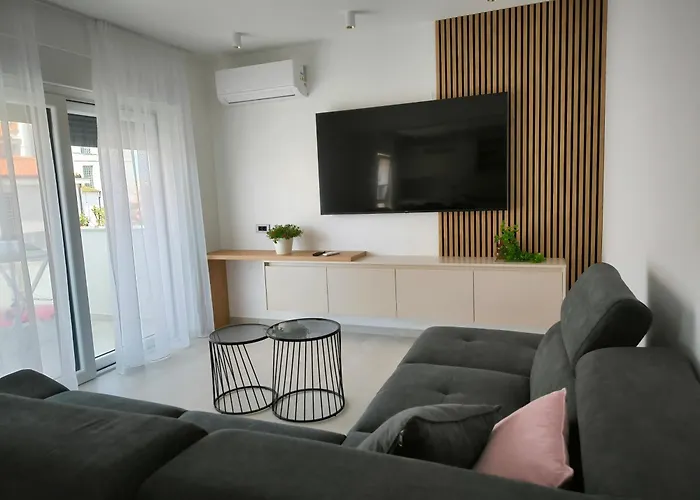 Luxury Apartments Marina View