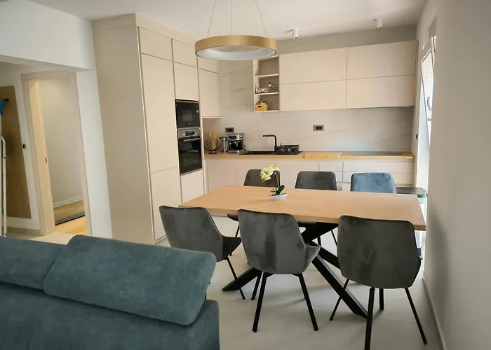 Luxury Apartments Marina View
