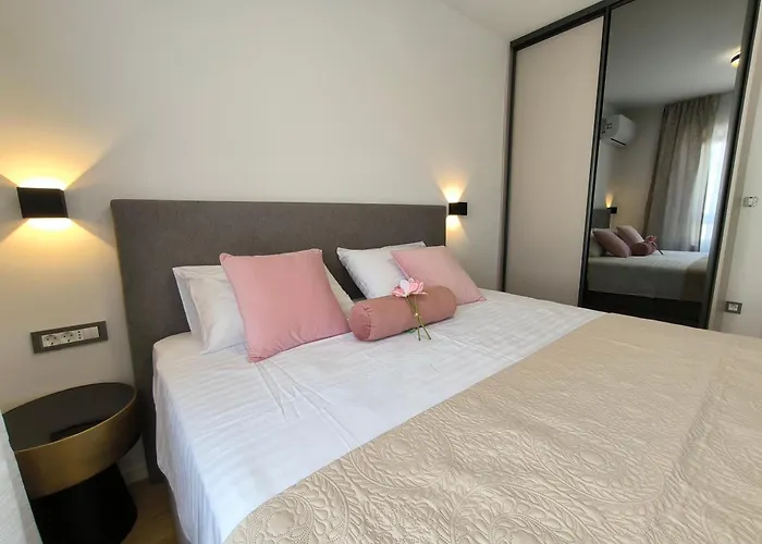 Luxury Apartments Marina View