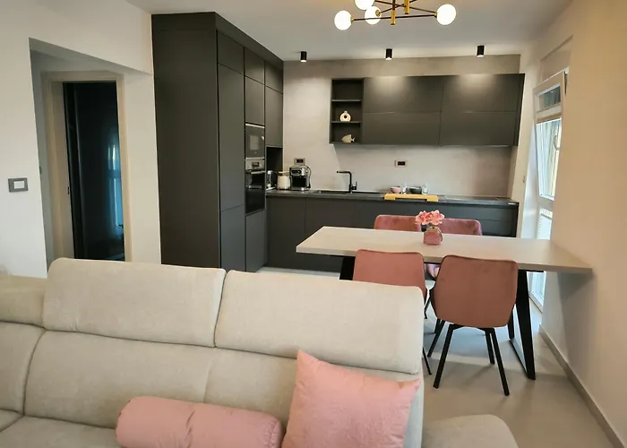 Luxury Apartments Marina View
