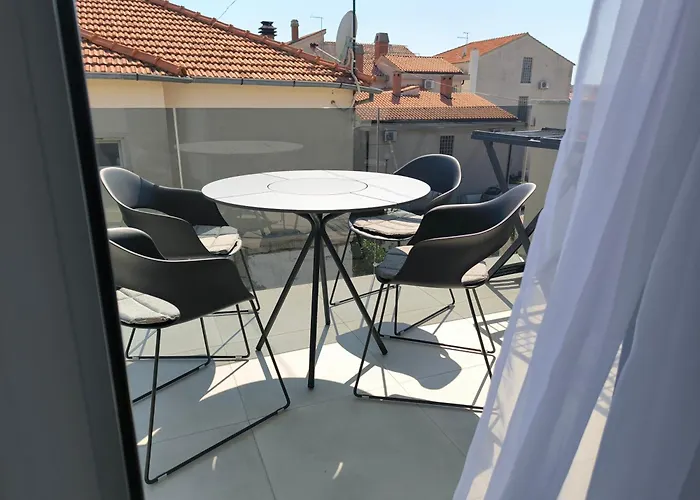 Luxury Apartments Marina View