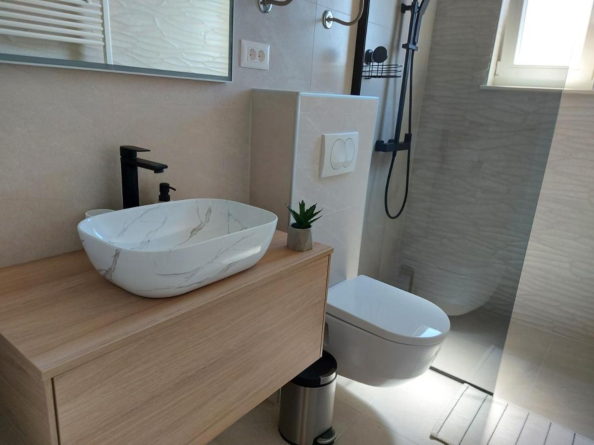 Luxury Marina View Apartman