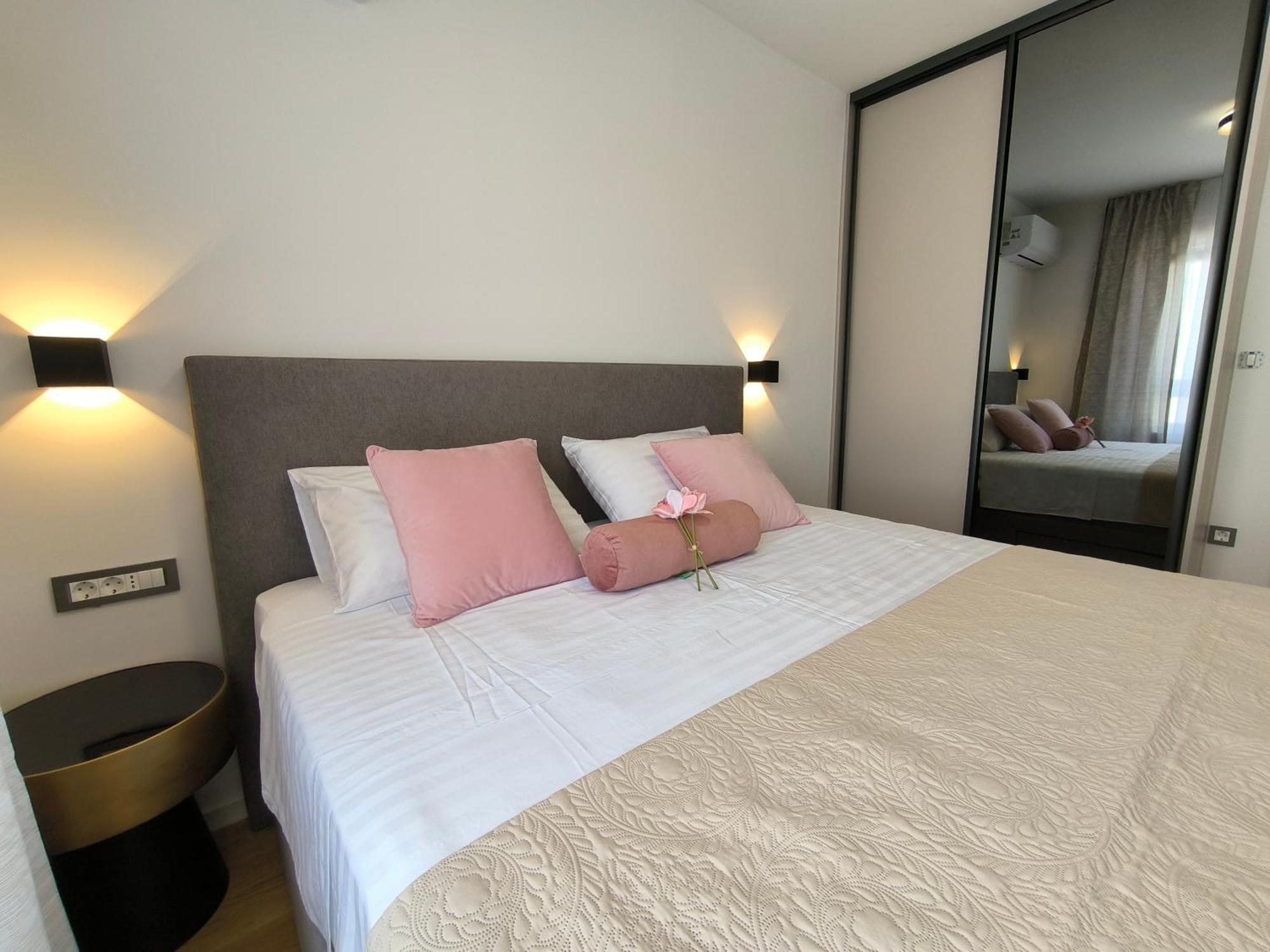 Luxury Marina View Apartman