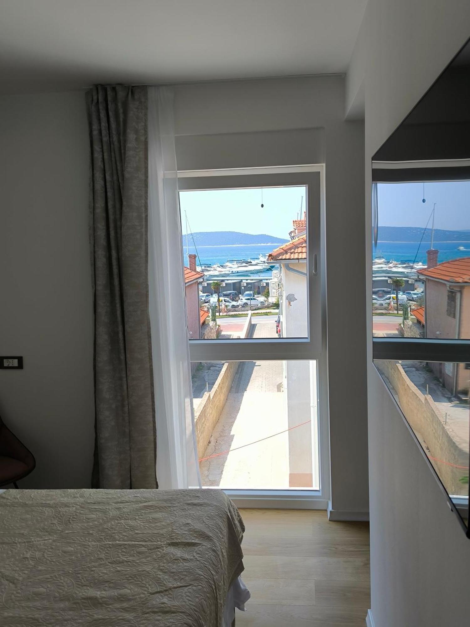 Luxury Marina View Apartman