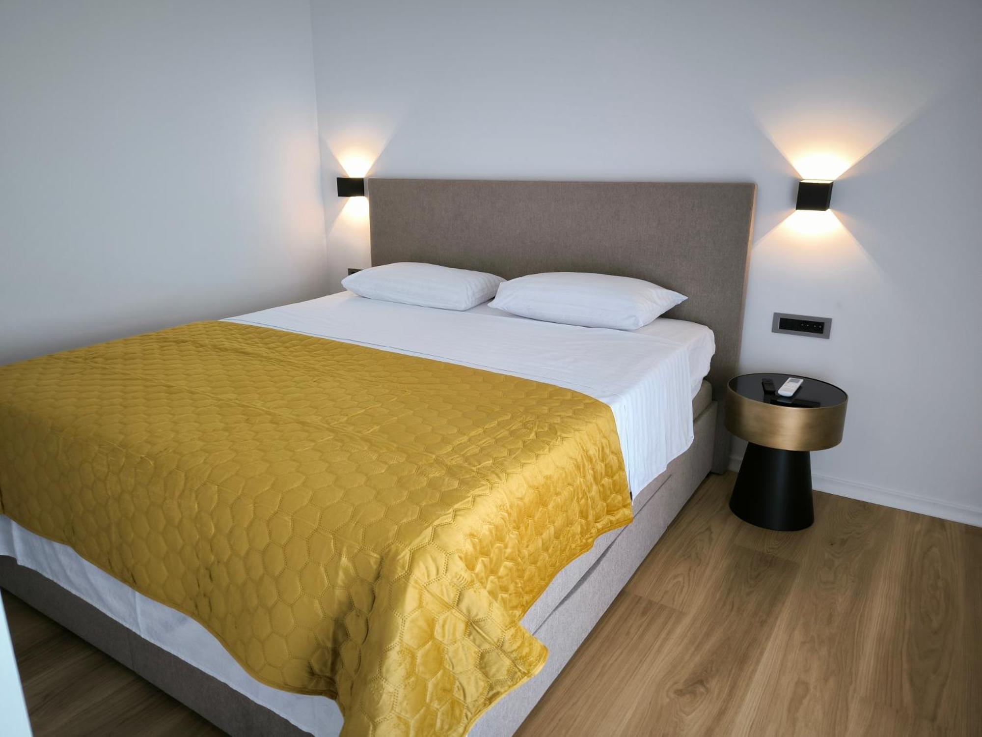 Luxury Marina View Apartman *